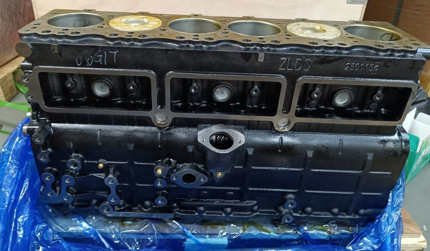 Блок цилиндров 6BG1T в сборе - short block (поршень 4 кольца 897358574-0)